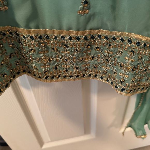 Women’s embroidered Indian 3-pc Palazzo set, Sz Lg-worn once - Picture 5 of 8